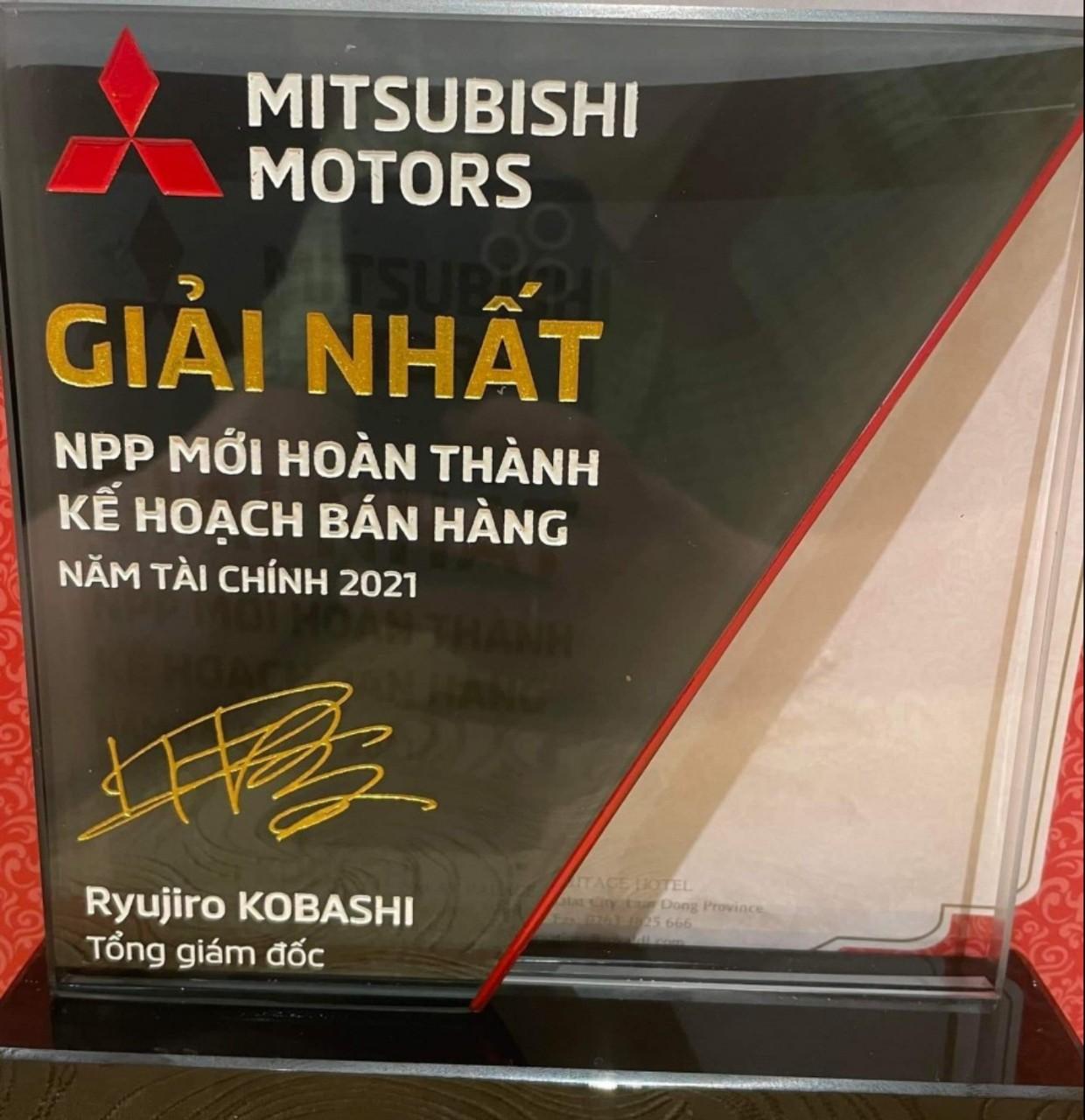 mua-xe-mitsubishi-ở-dau-uy-tín